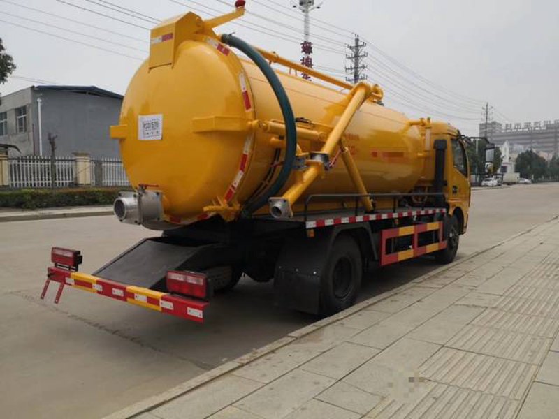 市政抢修车：保障城市生命线畅通的秘密武器